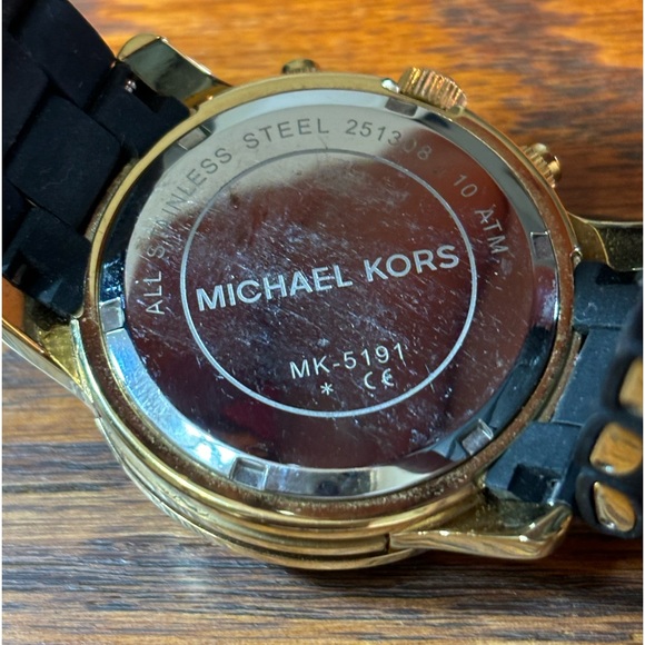 Michael Kors Woman’s Matte Black And Gold Runway Watch # 5191 With Original Box - Picture 6 of 14